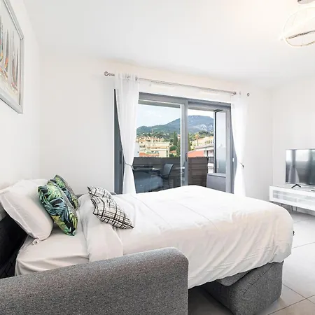 Bienvenue 2 Piece Clim Parking