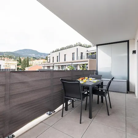 Bienvenue 2 Piece Clim Parking