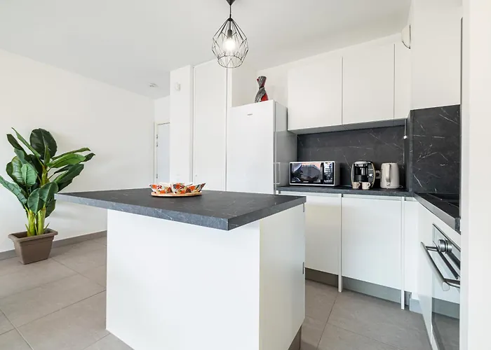 Bienvenue-parking-clim-centre * Menton